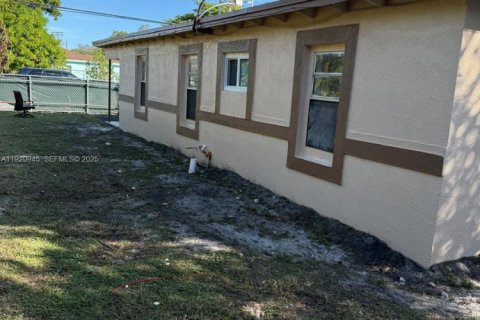 Снять в аренду виллу или дом в Форт-Лодердейл, Флорида 3 спальни, 77.67м2, № 1991729 - фото 3