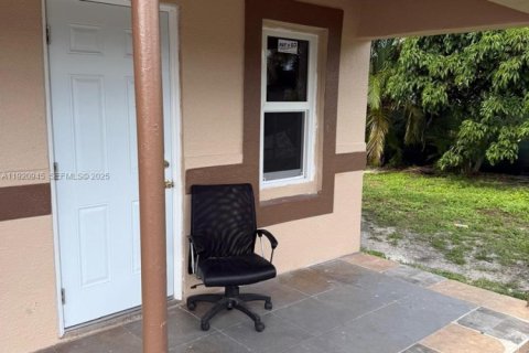 Villa ou maison à louer à Fort Lauderdale, Floride: 3 chambres, 77.67 m2 № 1991729 - photo 22