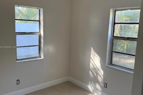 Снять в аренду виллу или дом в Форт-Лодердейл, Флорида 3 спальни, 77.67м2, № 1991729 - фото 13