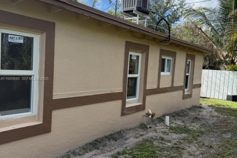 Villa ou maison à louer à Fort Lauderdale, Floride: 3 chambres, 77.67 m2 № 1991729 - photo 24