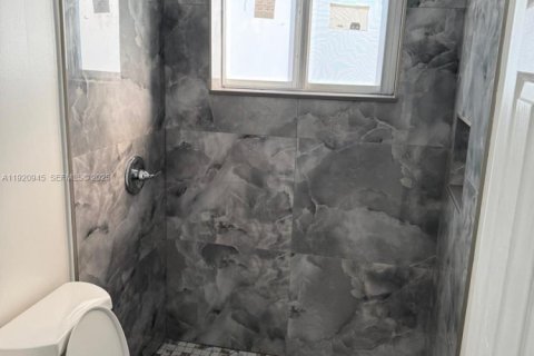 Снять в аренду виллу или дом в Форт-Лодердейл, Флорида 3 спальни, 77.67м2, № 1991729 - фото 8