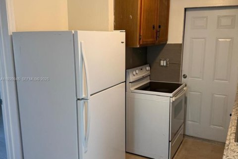 Снять в аренду виллу или дом в Форт-Лодердейл, Флорида 3 спальни, 77.67м2, № 1991729 - фото 10