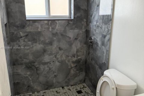 Снять в аренду виллу или дом в Форт-Лодердейл, Флорида 3 спальни, 77.67м2, № 1991729 - фото 9