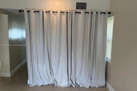 Villa ou maison à louer à Fort Lauderdale, Floride: 3 chambres, 77.67 m2 № 1991729 - photo 21