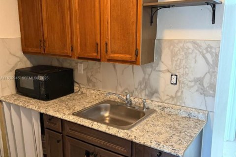 Снять в аренду виллу или дом в Форт-Лодердейл, Флорида 3 спальни, 77.67м2, № 1991729 - фото 11