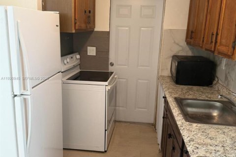 Villa ou maison à louer à Fort Lauderdale, Floride: 3 chambres, 77.67 m2 № 1991729 - photo 19