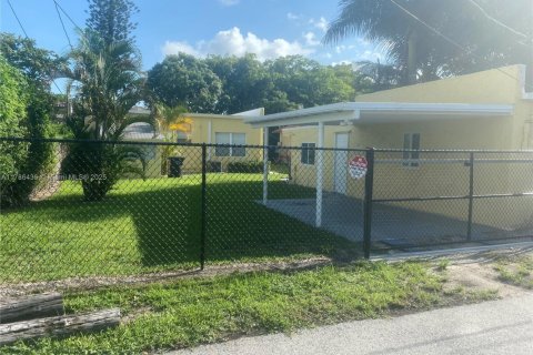Commercial property in West Palm Beach, Florida 156.91 sq.m. № 1862378 - photo 5