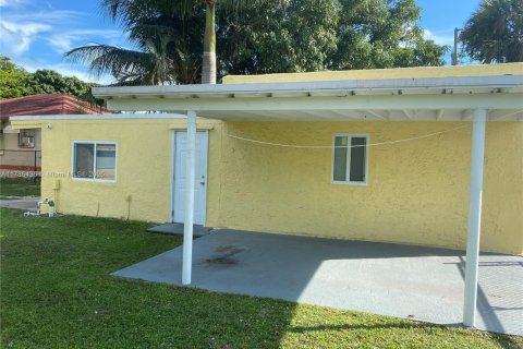 Commercial property in West Palm Beach, Florida 156.91 sq.m. № 1862378 - photo 4