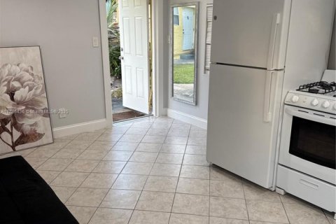 Commercial property in West Palm Beach, Florida 156.91 sq.m. № 1862378 - photo 11