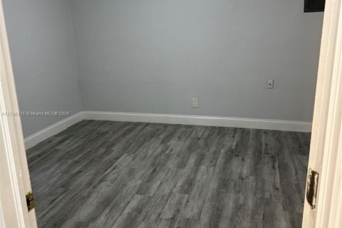 Commercial property in West Palm Beach, Florida 156.91 sq.m. № 1862378 - photo 10