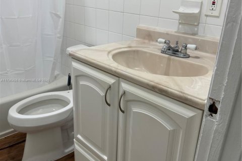 Commercial property in West Palm Beach, Florida 156.91 sq.m. № 1862378 - photo 13