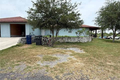 House in Palmetto, Florida 6 bedrooms, 232.44 sq.m. № 2122664 - photo 9