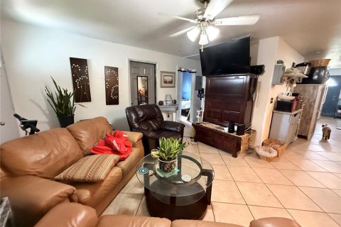 House in Palmetto, Florida 6 bedrooms, 232.44 sq.m. № 2122664 - photo 18