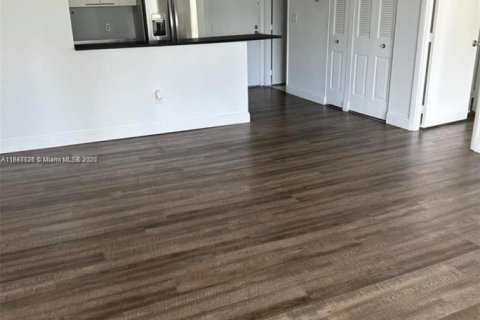 Condominio en venta en Lauderhill, Florida, 1 dormitorio, 72.74 m2 № 1947234 - foto 6