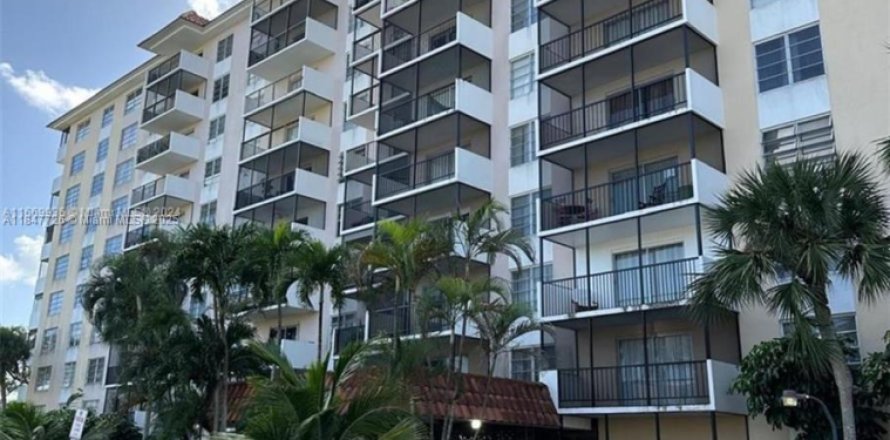 Condominio en Lauderhill, Florida, 1 dormitorio  № 1947234