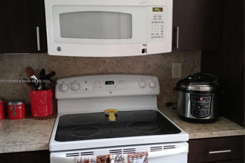 Condominio en venta en Miami, Florida, 2 dormitorios, 89 m2 № 1710861 - foto 9