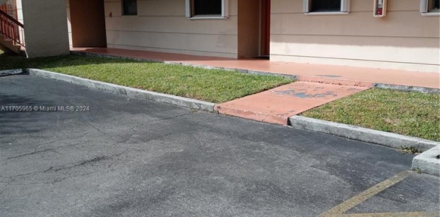 Condominio en Miami, Florida, 2 dormitorios  № 1710861