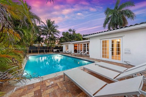 House in Fort Lauderdale, Florida 5 bedrooms, 216.46 sq.m. № 2018950 - photo 5