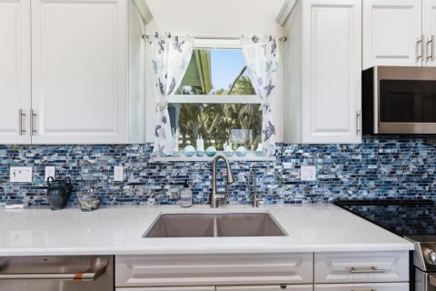 House in St. Lucie, Florida 2 bedrooms, 156.08 sq.m. № 2251591 - photo 14
