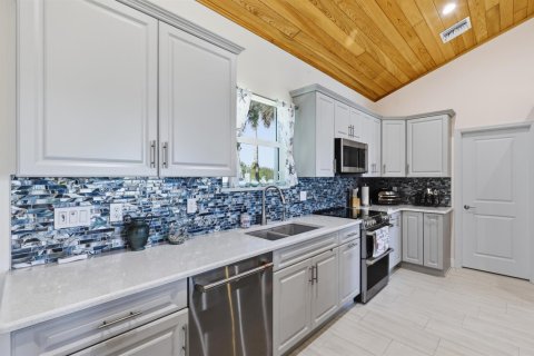 House in St. Lucie, Florida 2 bedrooms, 156.08 sq.m. № 2251591 - photo 15