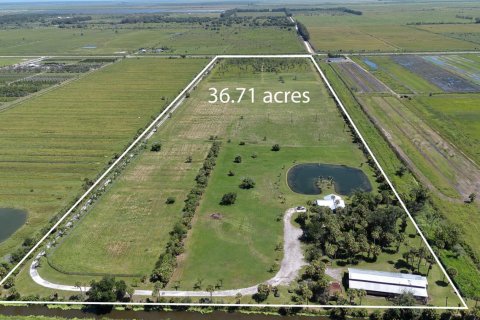 House in St. Lucie, Florida 2 bedrooms, 156.08 sq.m. № 2251591