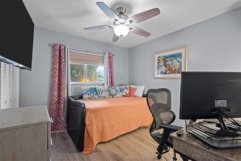 House in Spring Hill, Florida 3 bedrooms, 135.64 sq.m. № 2347331 - photo 17
