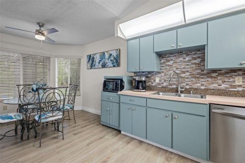 House in Spring Hill, Florida 3 bedrooms, 135.64 sq.m. № 2347331 - photo 5