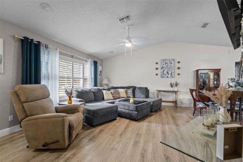 House in Spring Hill, Florida 3 bedrooms, 135.64 sq.m. № 2347331 - photo 8