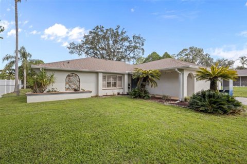 House in Spring Hill, Florida 3 bedrooms, 135.64 sq.m. № 2347331 - photo 2