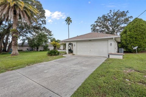 House in Spring Hill, Florida 3 bedrooms, 135.64 sq.m. № 2347331 - photo 29