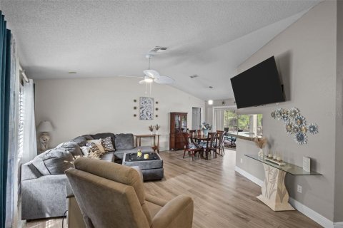 House in Spring Hill, Florida 3 bedrooms, 135.64 sq.m. № 2347331 - photo 9