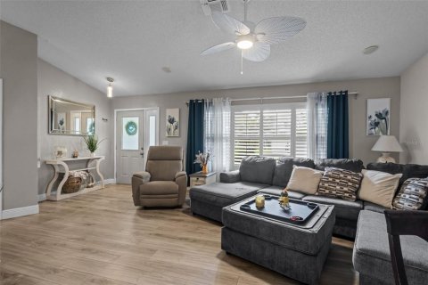 House in Spring Hill, Florida 3 bedrooms, 135.64 sq.m. № 2347331 - photo 4