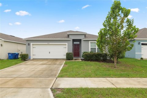 Villa ou maison à vendre à Eagle Lake, Floride: 4 chambres, 171.96 m2 № 2339047 - photo 2