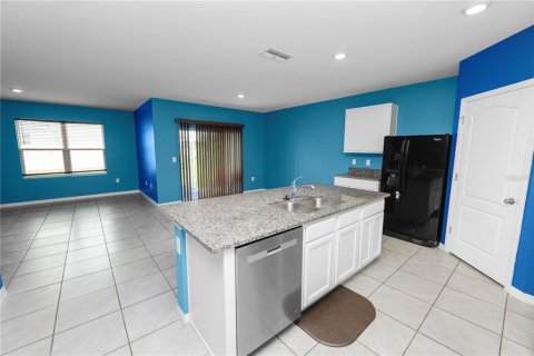 Villa ou maison à vendre à Eagle Lake, Floride: 4 chambres, 171.96 m2 № 2339047 - photo 4