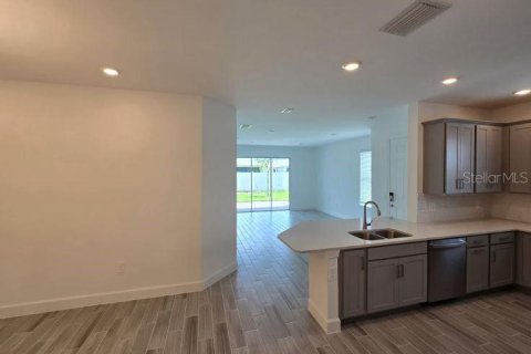 House in Port Charlotte, Florida 2 bedrooms, 123.47 sq.m. № 1787622 - photo 6