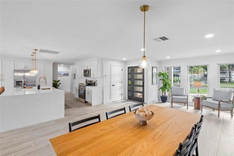Villa ou maison à louer à Clearwater, Floride: 4 chambres, 225.57 m2 № 1687927 - photo 8