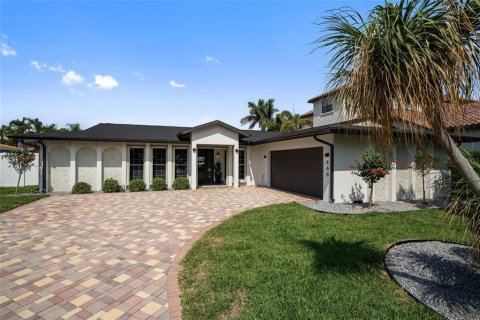 Villa ou maison à louer à Clearwater, Floride: 4 chambres, 225.57 m2 № 1687927 - photo 1