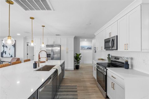 Villa ou maison à louer à Clearwater, Floride: 4 chambres, 225.57 m2 № 1687927 - photo 15
