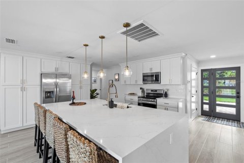 Villa ou maison à louer à Clearwater, Floride: 4 chambres, 225.57 m2 № 1687927 - photo 13