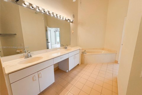 Casa en alquiler en Boca Raton, Florida, 3 dormitorios, 192.68 m2 № 1890098 - foto 15