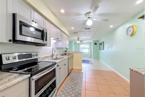 Condo in Bradenton, Florida, 2 bedrooms № 2151571 - photo 5
