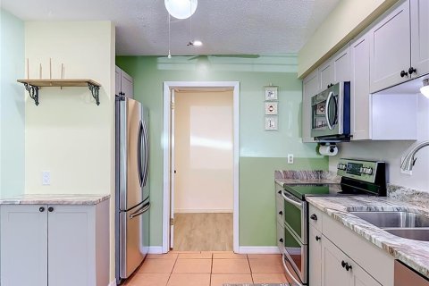 Condo in Bradenton, Florida, 2 bedrooms № 2151571 - photo 7