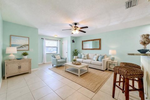 Condo in Bradenton, Florida, 2 bedrooms № 2151571 - photo 8