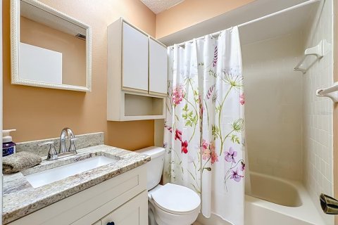 Condo in Bradenton, Florida, 2 bedrooms № 2151571 - photo 13