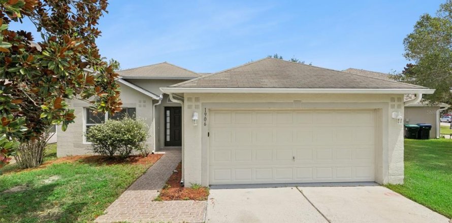 House in Orlando, Florida 3 bedrooms, 151.52 sq.m. № 2358133