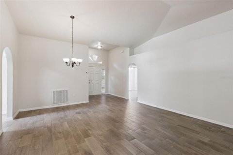 House in Orlando, Florida 3 bedrooms, 151.52 sq.m. № 2358133 - photo 2