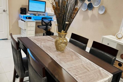 Купить виллу или дом в Уэст-Палм-Бич, Флорида 5 комнат, 111.48м2, № 2084076 - фото 5
