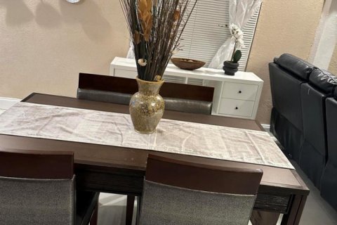 Купить виллу или дом в Уэст-Палм-Бич, Флорида 5 комнат, 111.48м2, № 2084076 - фото 7