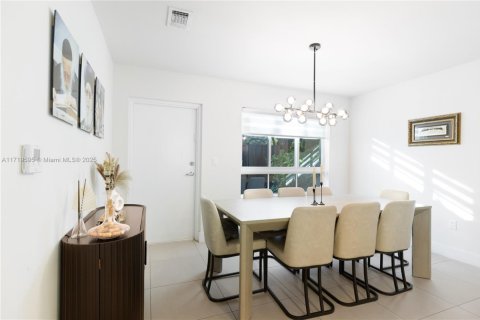 Condo in Miami, Florida, 3 bedrooms  № 1865296 - photo 4