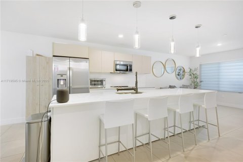 Condo in Miami, Florida, 3 bedrooms  № 1865296 - photo 10